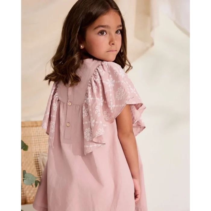 vestido-de-nina-rosa-con-volante-de-flores-bordadas-en-mangas_1