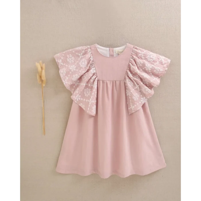 vestido-de-nina-rosa-con-volante-de-flores-bordadas-en-mangas_4