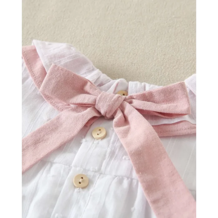 vestido-de-bebe-de-plumeti-blanco-con-volante-en-el-cuello_2