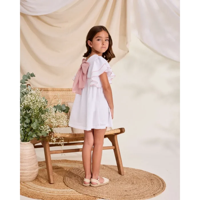 vestido-de-nina-de-plumeti-blanco-con-volantes-en-manga