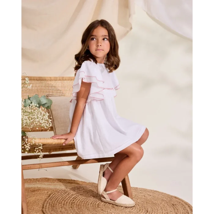 vestido-de-nina-de-plumeti-blanco-con-volantes-en-manga_1